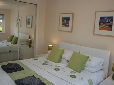 Kingsize bed Flat on the Green Five