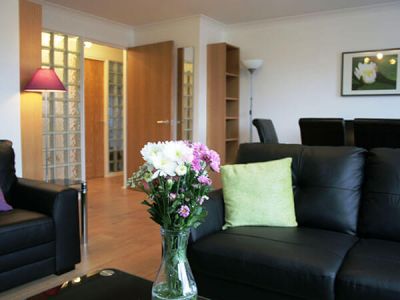 Large lounge with dining table and seating for 6 St Andrews