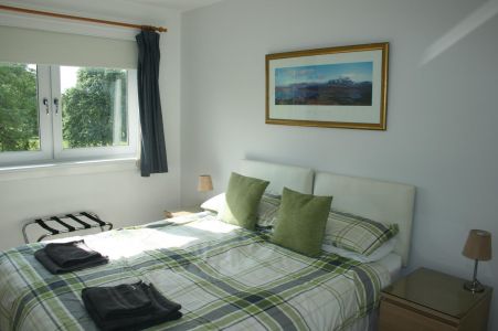 Double bedroom Flat on the Green 1