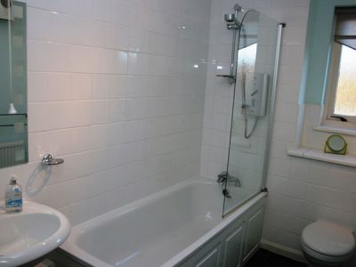 Bathroom Flat on the Green Five