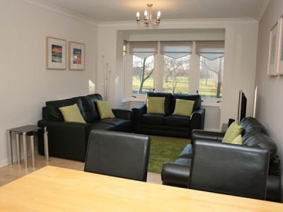 Lounge overlooking park Flat on the Green Five