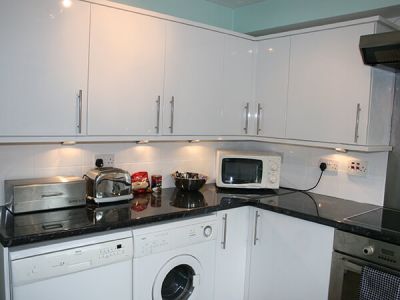 Kitchen Flat on the Green Two