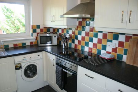 Kitchen Flat on the Green 1